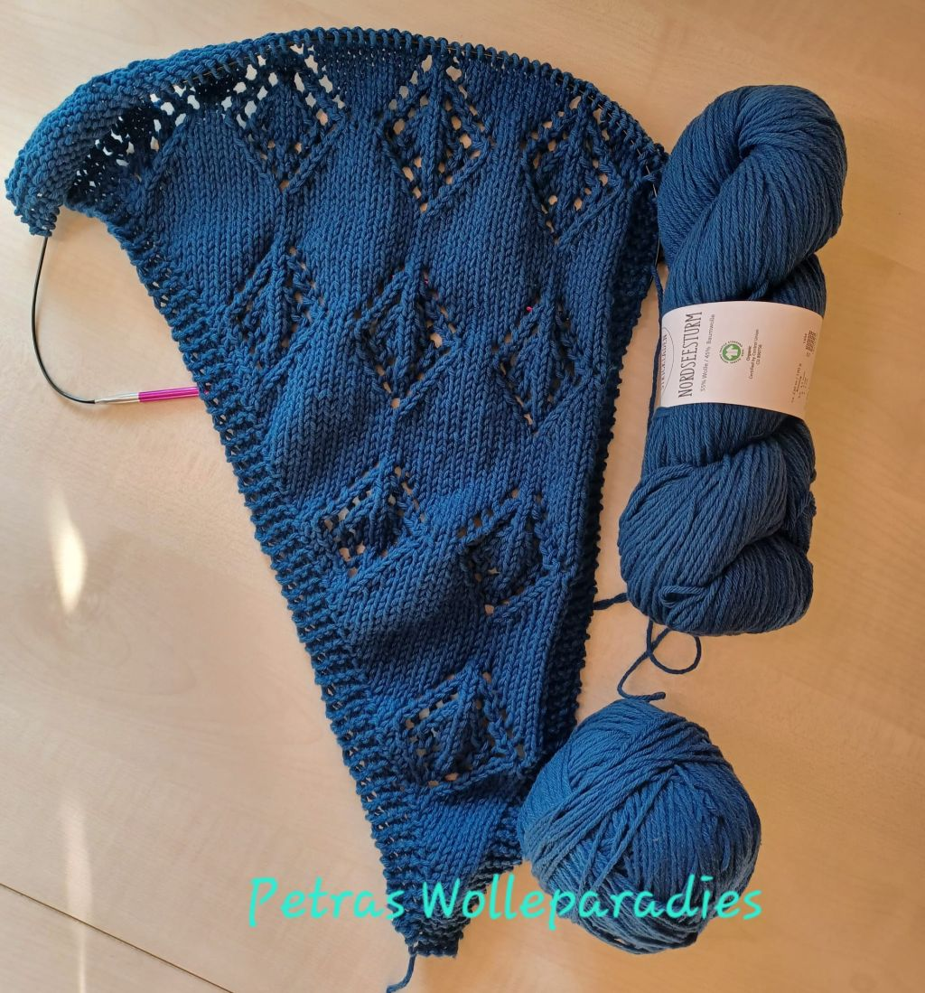 Weihnachtszeit - Strickzeit - Lace-by-Lace-Tuch