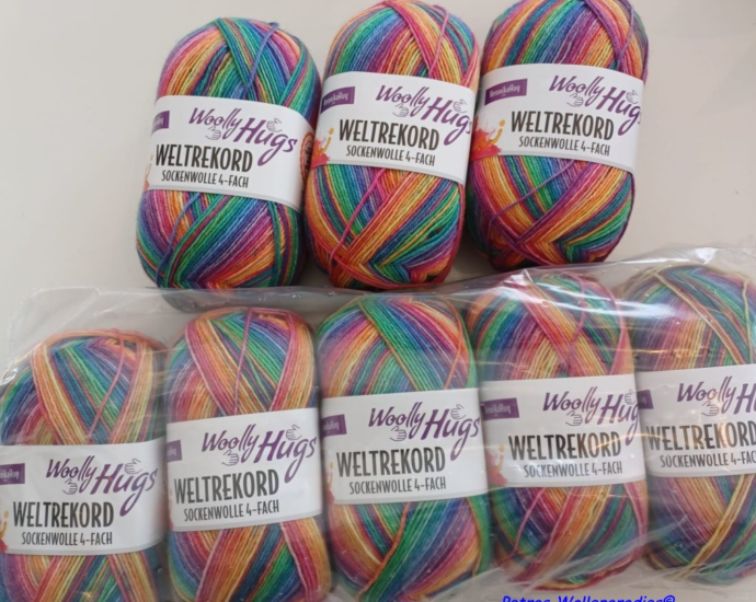 Regenbogenwolle vom Sockenweltrekord von Woolly Hugs