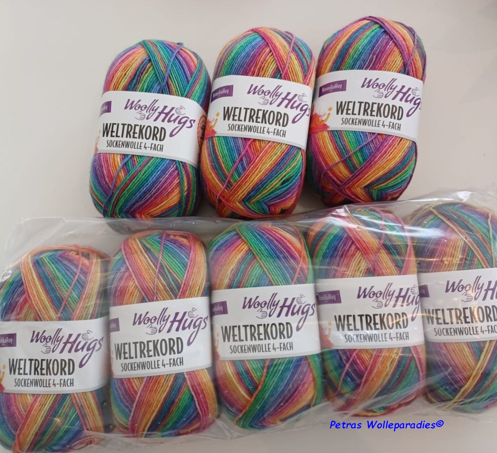 Regenbogenwolle vom Sockenweltrekord von Woolly Hugs