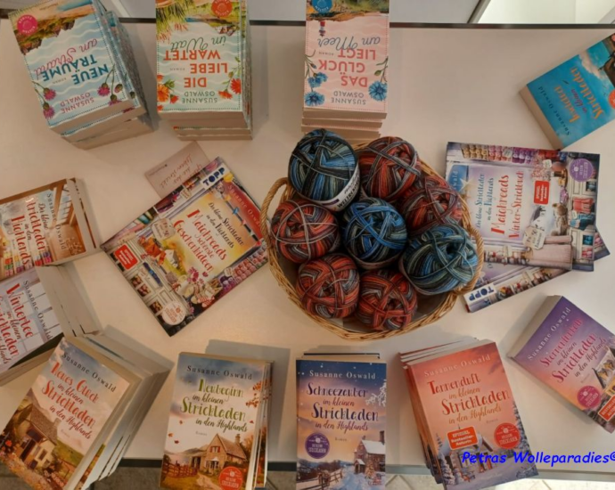 Büchertisch mit Romanen