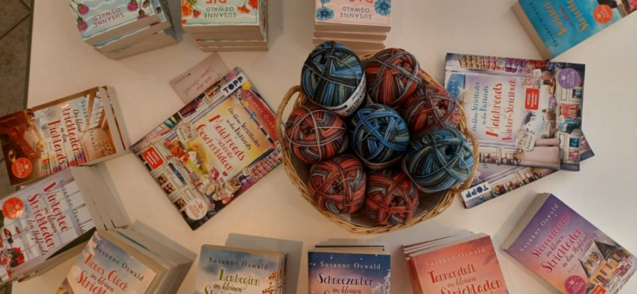 Büchertisch mit Romanen